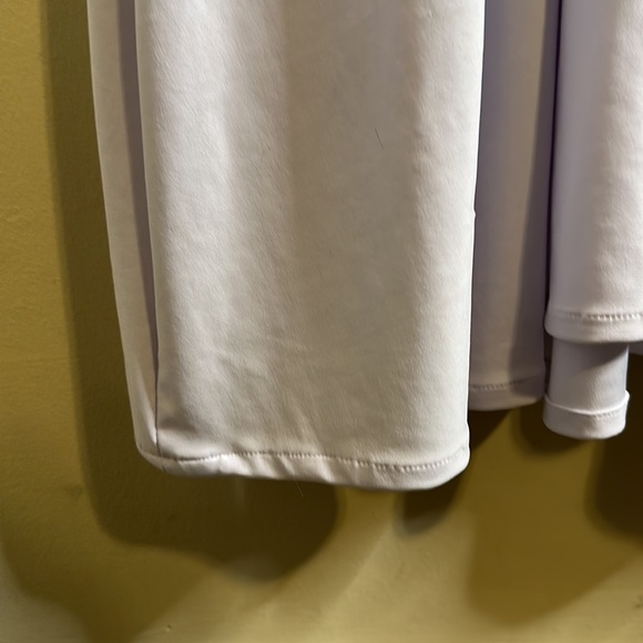 White over garment - Picture 7 of 9